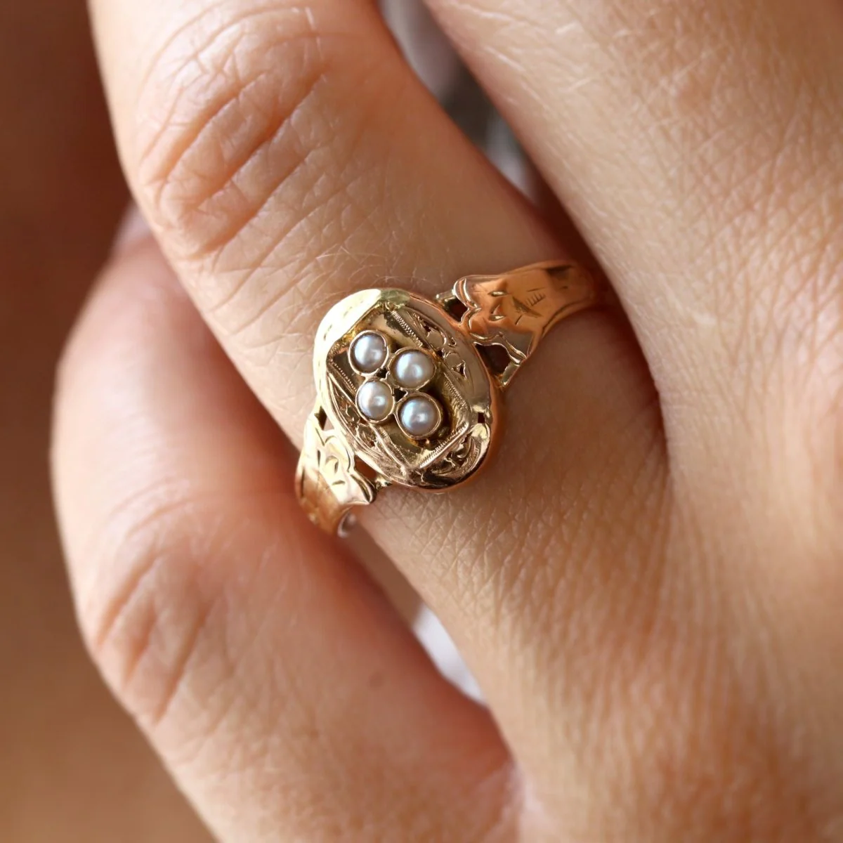 Bague en or rose et perles - Image 2