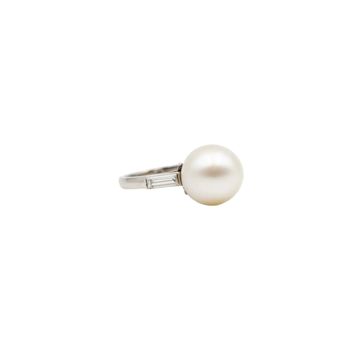 Bague en platine, perle et diamants - Image 7