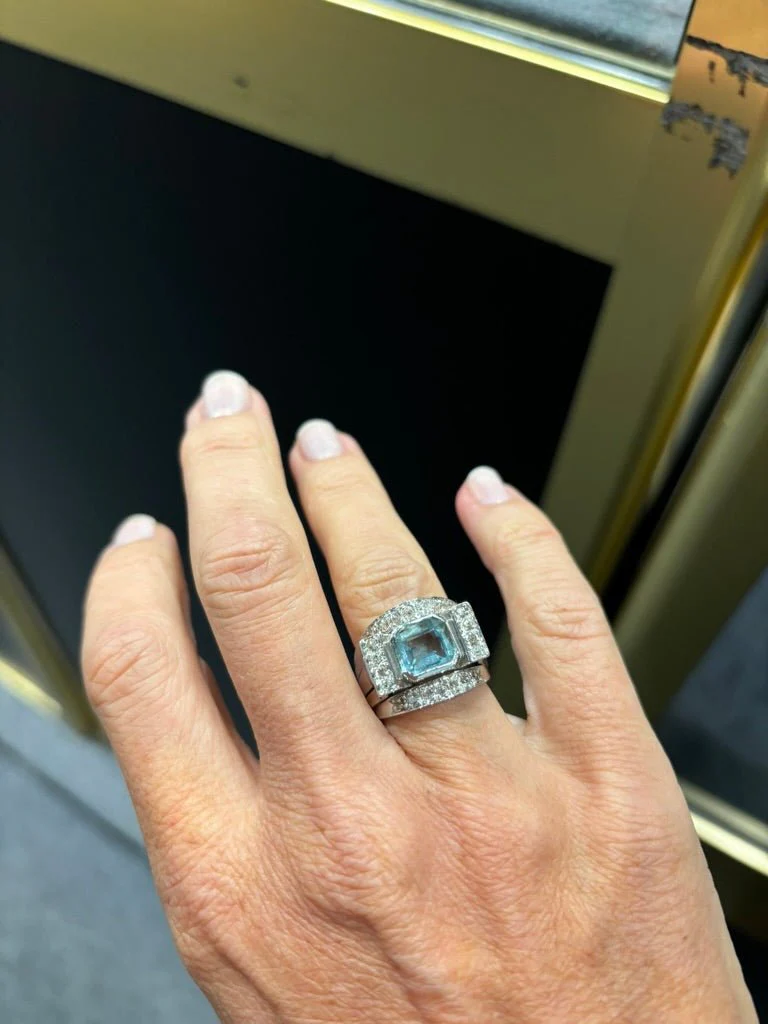 Bague en platine, sertie d'une aigue-marine et de diamants