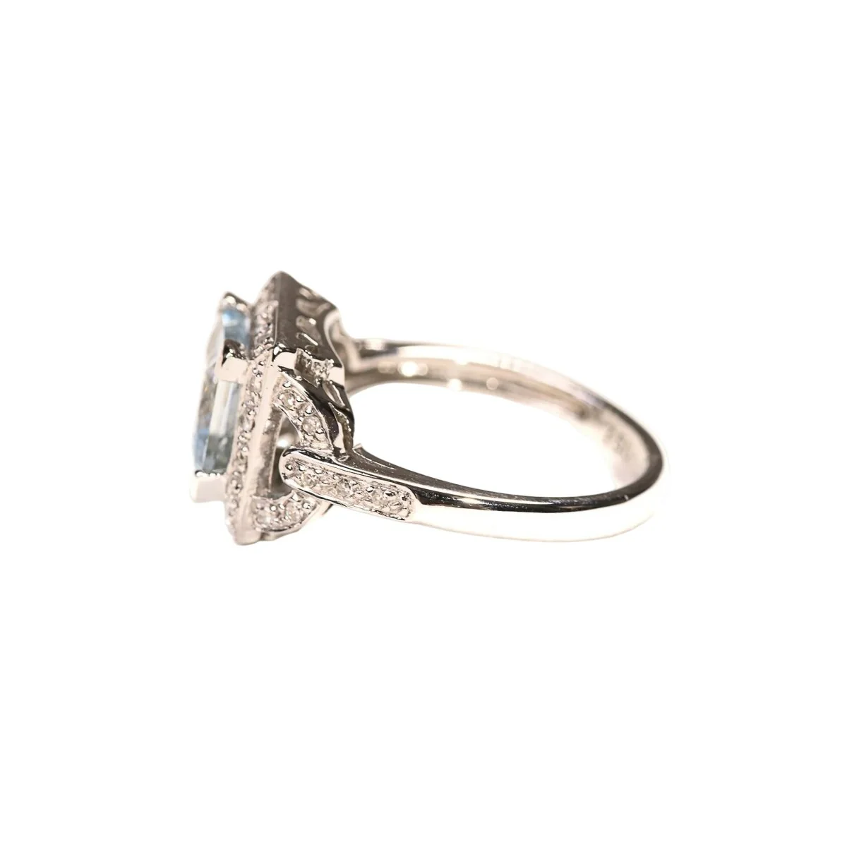 Bague Entourage en or blanc, aigue-marine et diamants - Image 3