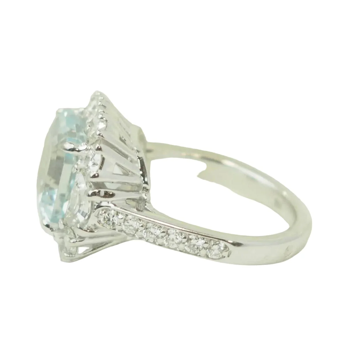 Bague Entourage en or blanc, aigue-marine et diamants - Image 3