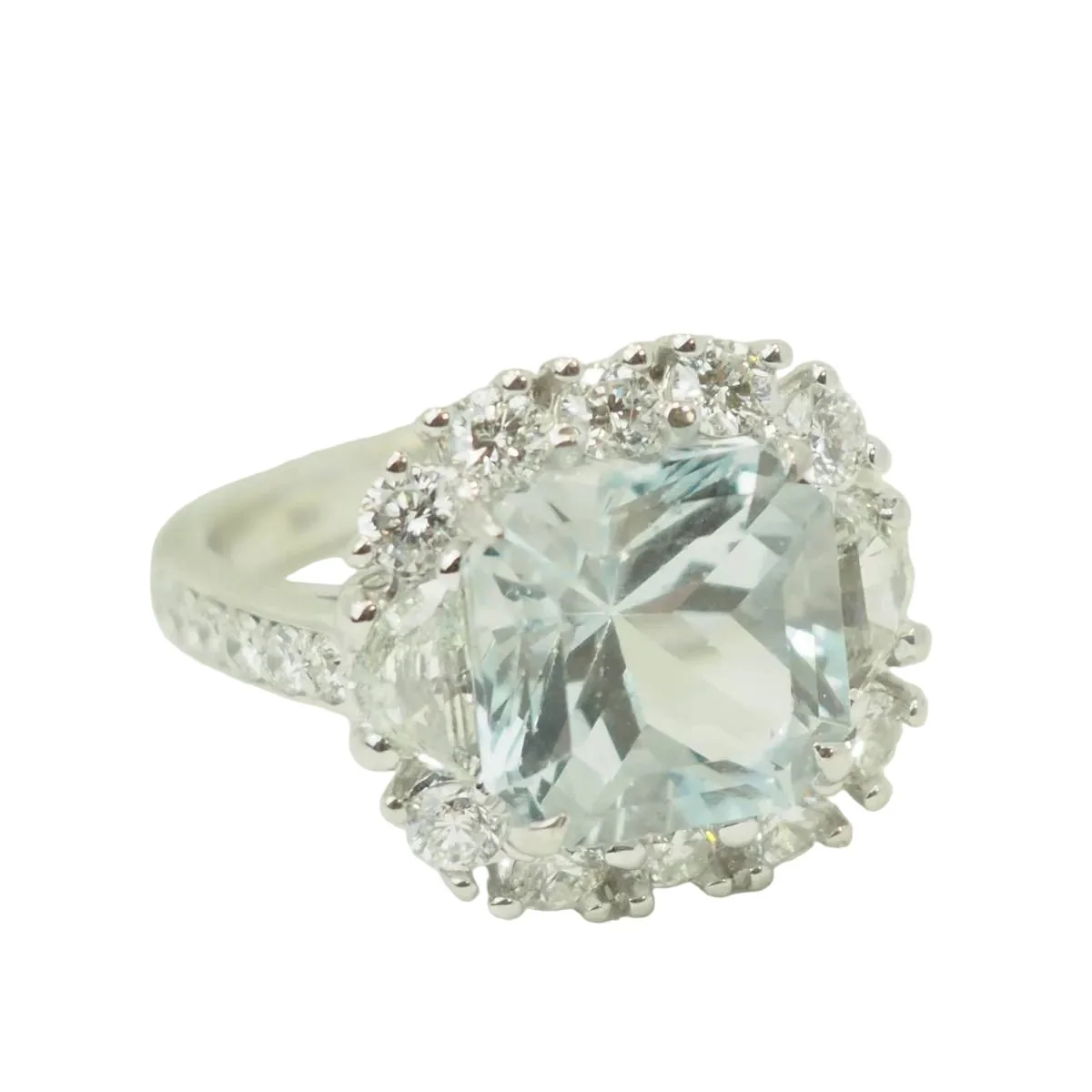 Bague Entourage en or blanc, aigue-marine et diamants - Image 5