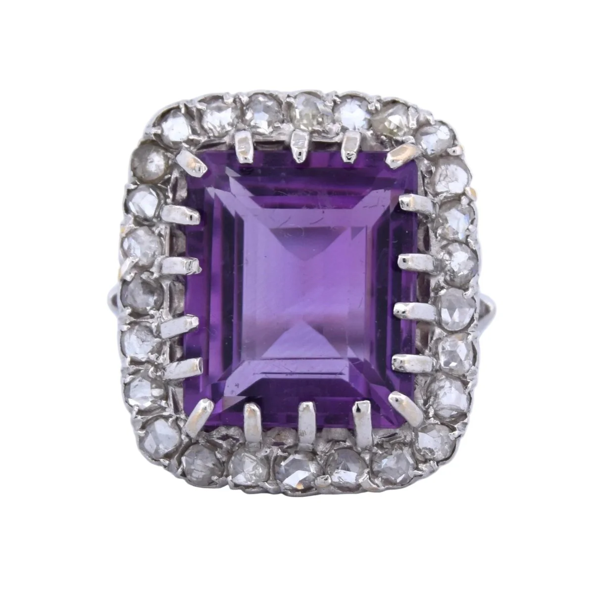 Bague Entourage en or blanc, améthyste et diamants