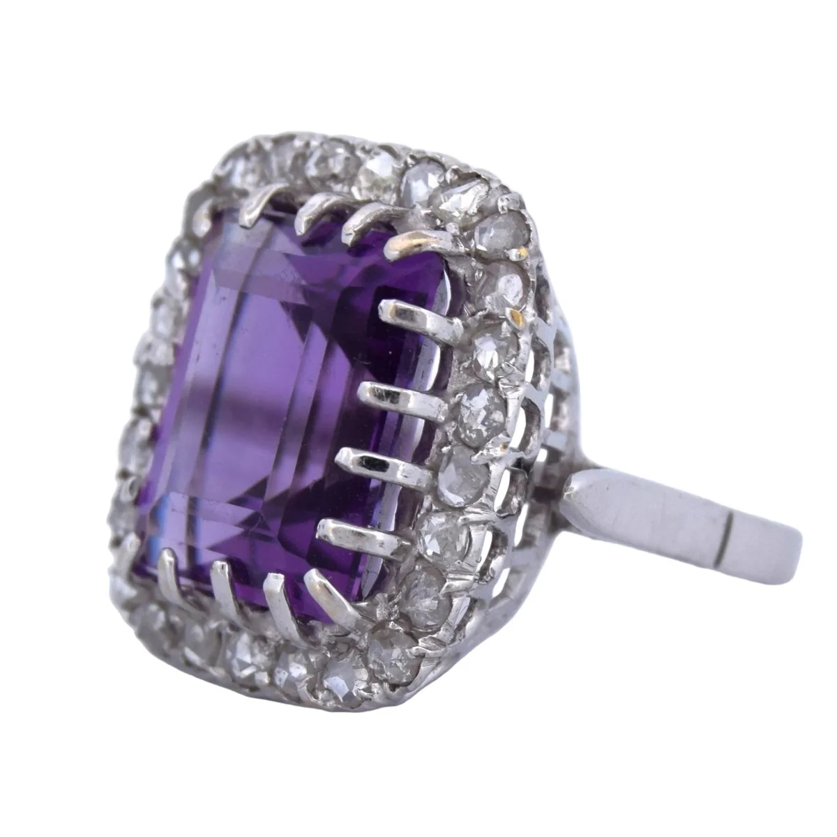 Bague Entourage en or blanc, améthyste et diamants - Image 2