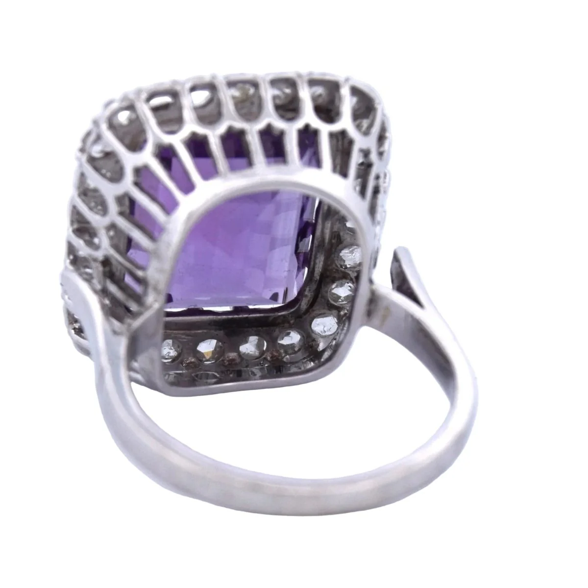 Bague Entourage en or blanc, améthyste et diamants - Image 3