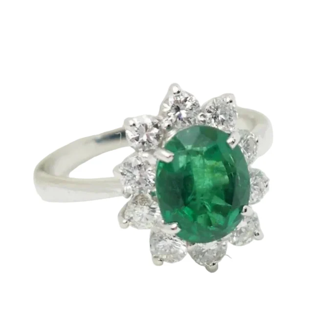 Bague Entourage en or blanc, émeraude et diamants - Image 5