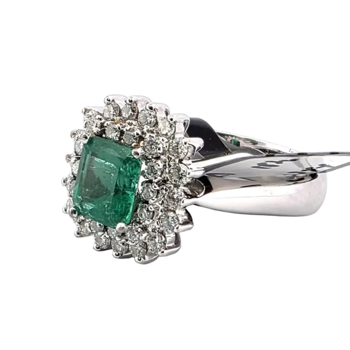 Bague Entourage en or blanc, émeraude et diamants - Image 2