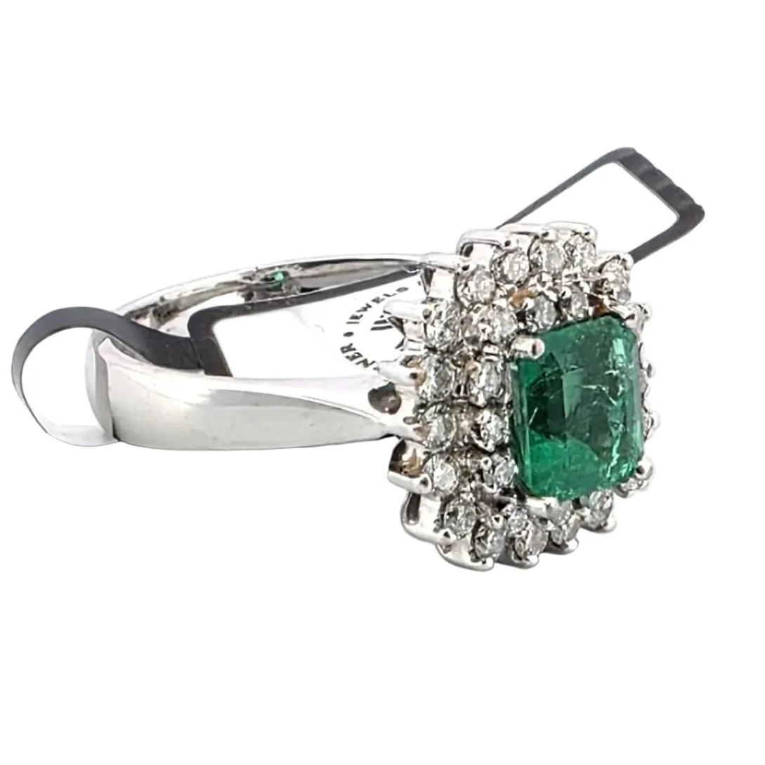 Bague Entourage en or blanc, émeraude et diamants - Image 5