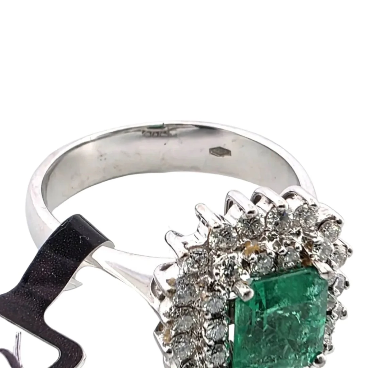 Bague Entourage en or blanc, émeraude et diamants - Image 6