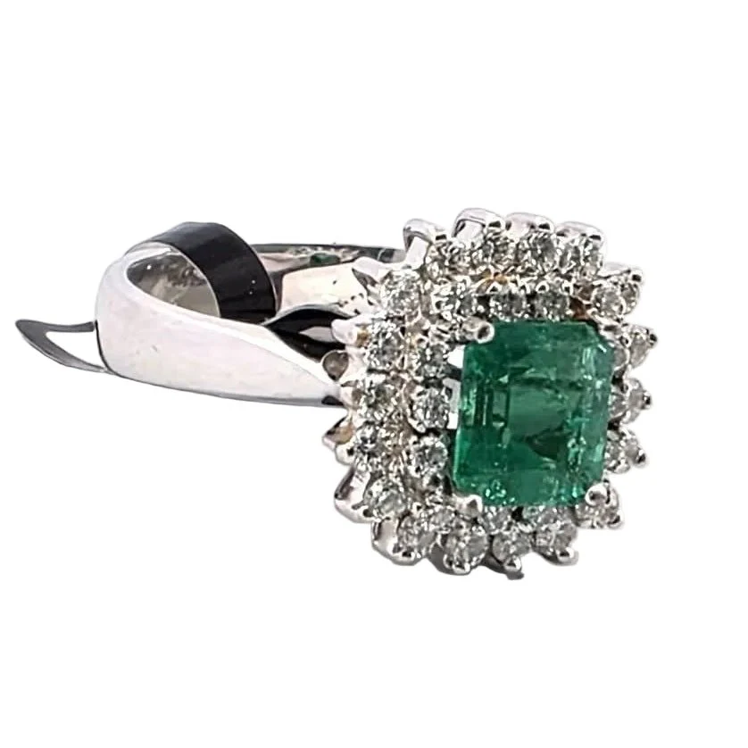 Bague Entourage en or blanc, émeraude et diamants - Image 5