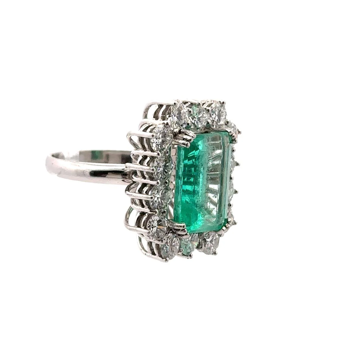 Bague Entourage en or blanc, émeraude et diamants - Image 5