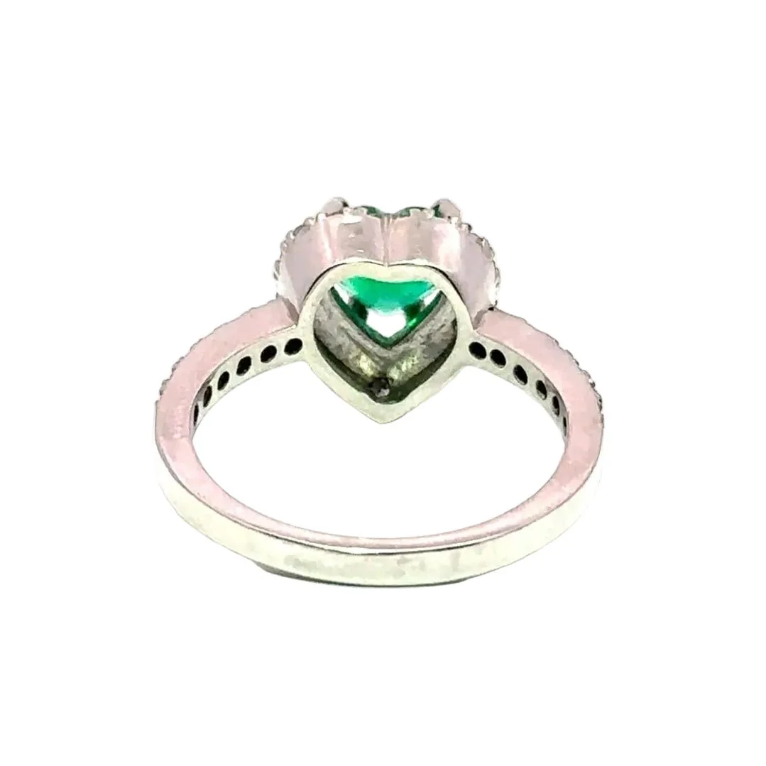 Bague Entourage en or blanc, émeraude et diamants - Image 4