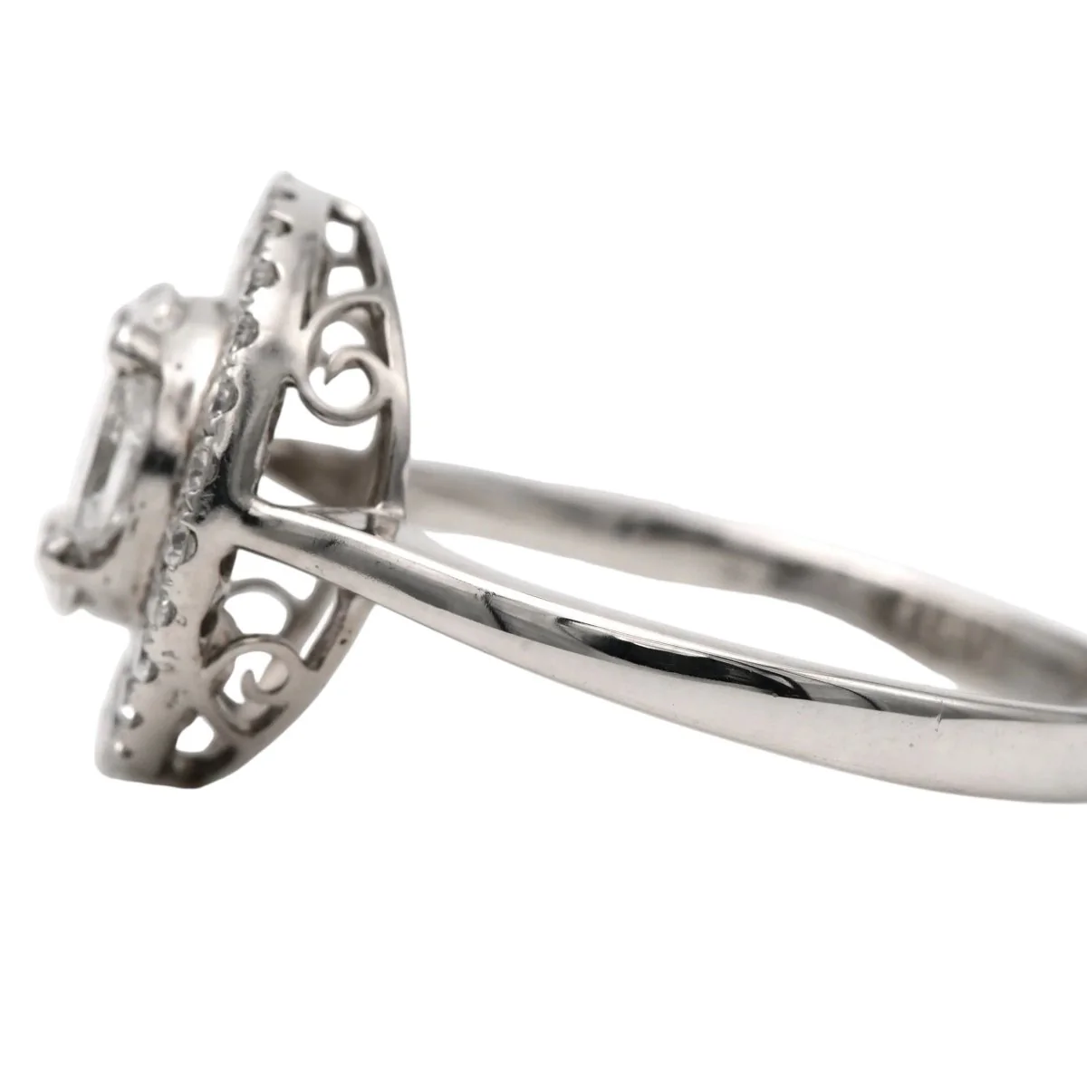 Bague Entourage en or blanc et diamants - Image 3