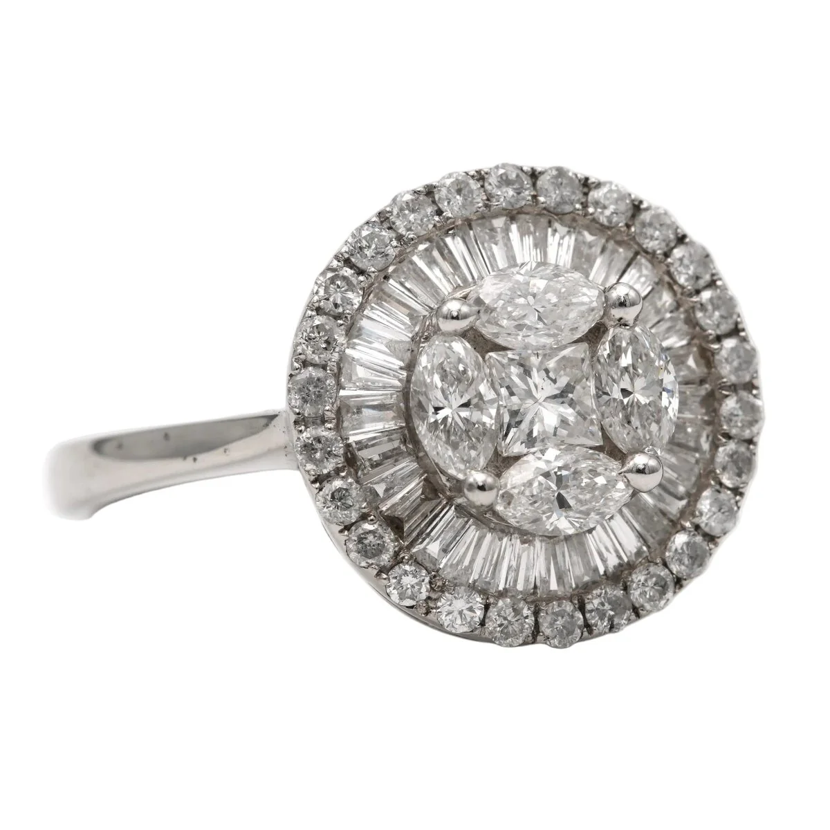 Bague Entourage en or blanc et diamants - Image 6