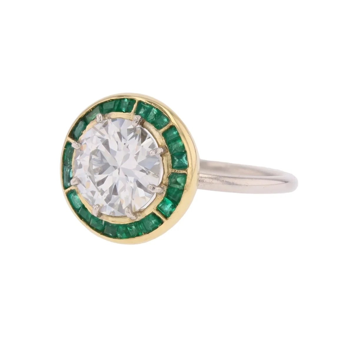 Bague Entourage en or blanc, or jaune, émeraudes et diamants - Image 3