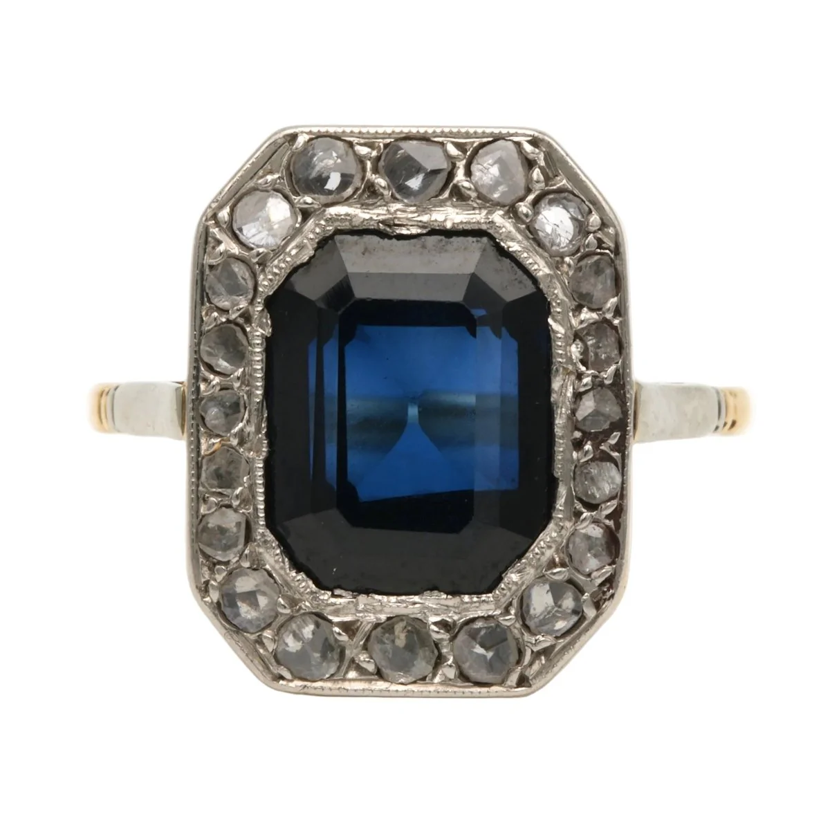 Bague Entourage en or blanc, or jaune, saphir et diamants