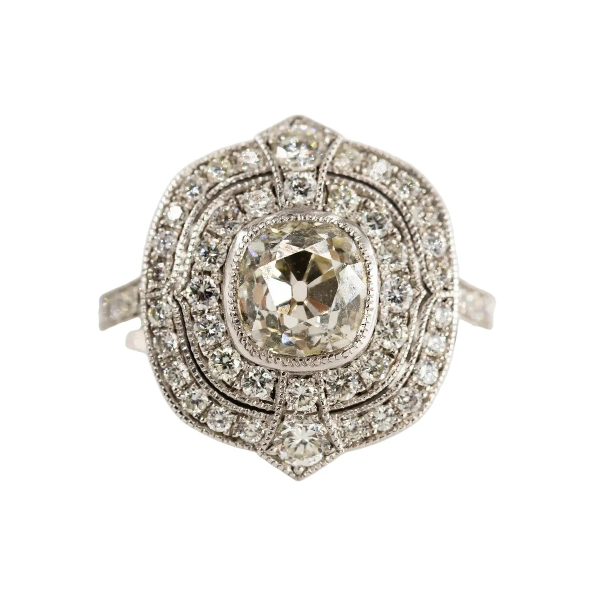 Bague Entourage en or blanc, platine et diamants