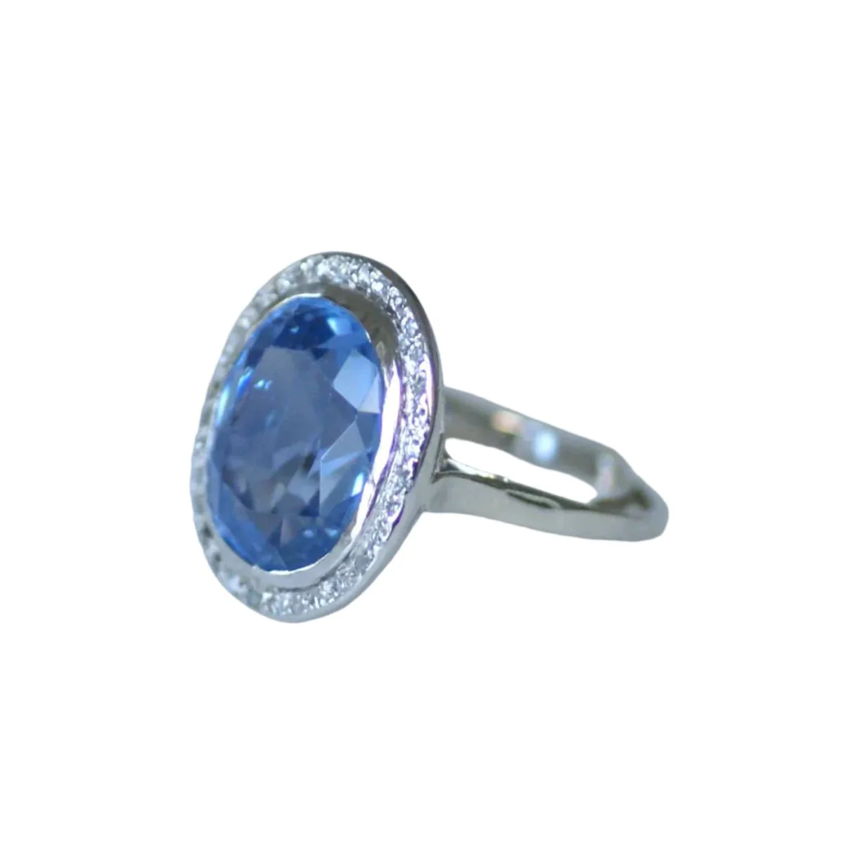 Bague Entourage en or blanc, platine, saphir et diamants - Image 3