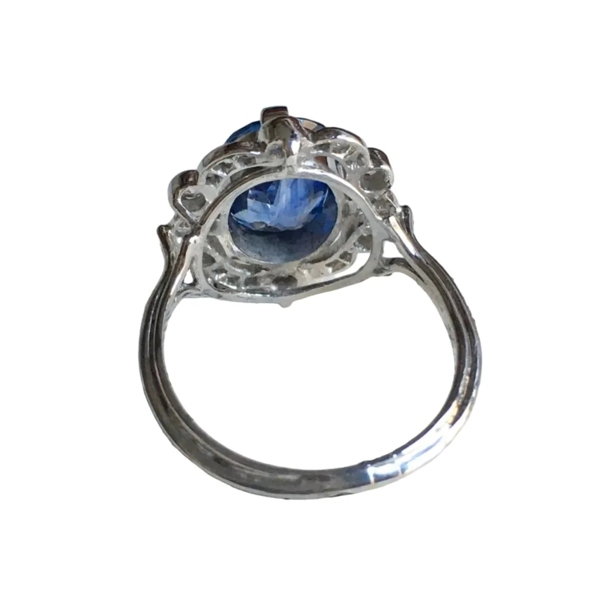 Bague Entourage en or blanc, platine, saphir et diamants - Image 19