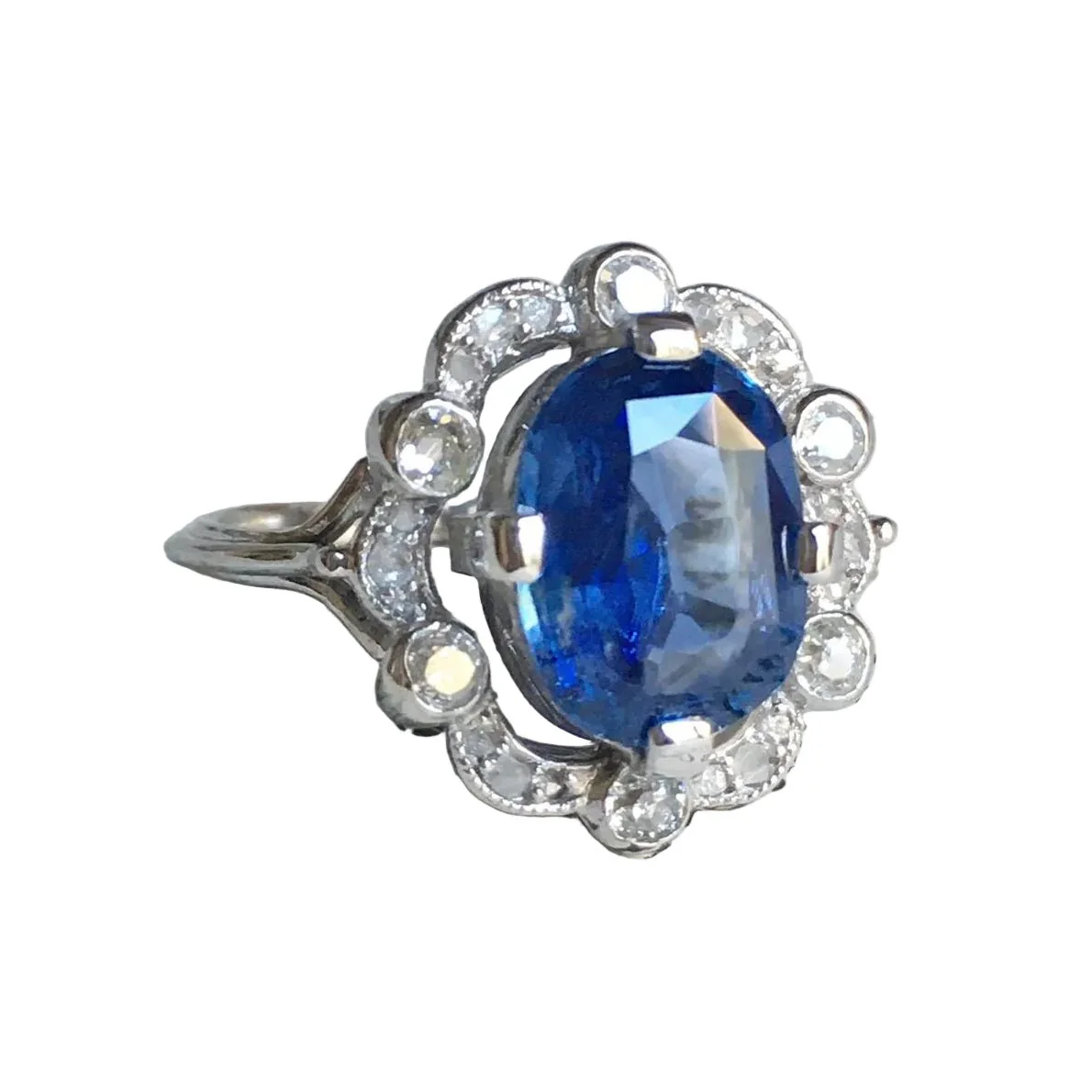 Bague Entourage en or blanc, platine, saphir et diamants - Image 21