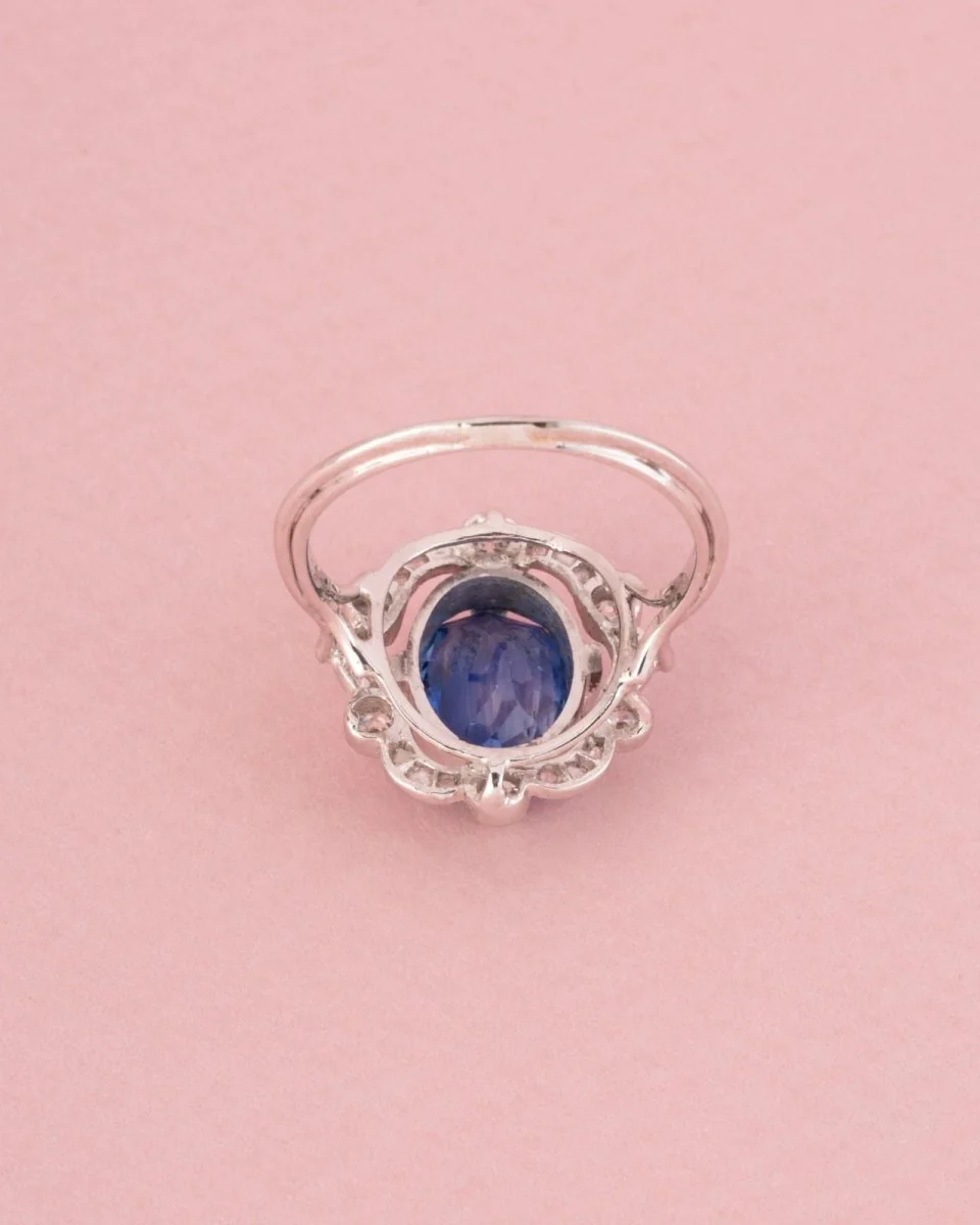 Bague Entourage en or blanc, platine, saphir et diamants - Image 5