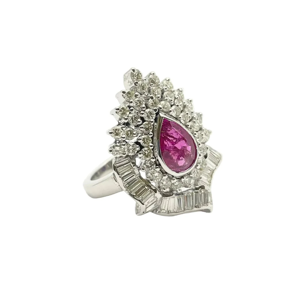 Bague Entourage en or blanc, rubis et diamants - Image 6