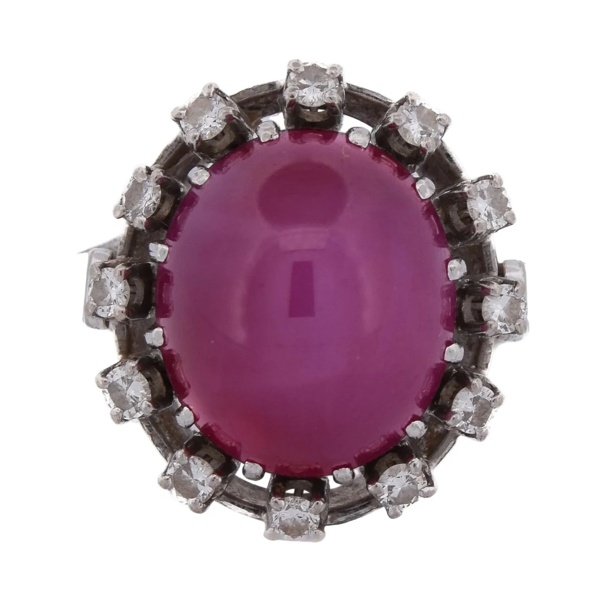 Bague Entourage en or blanc, rubis et diamants