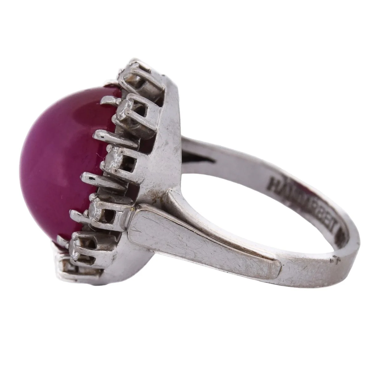 Bague Entourage en or blanc, rubis et diamants - Image 4