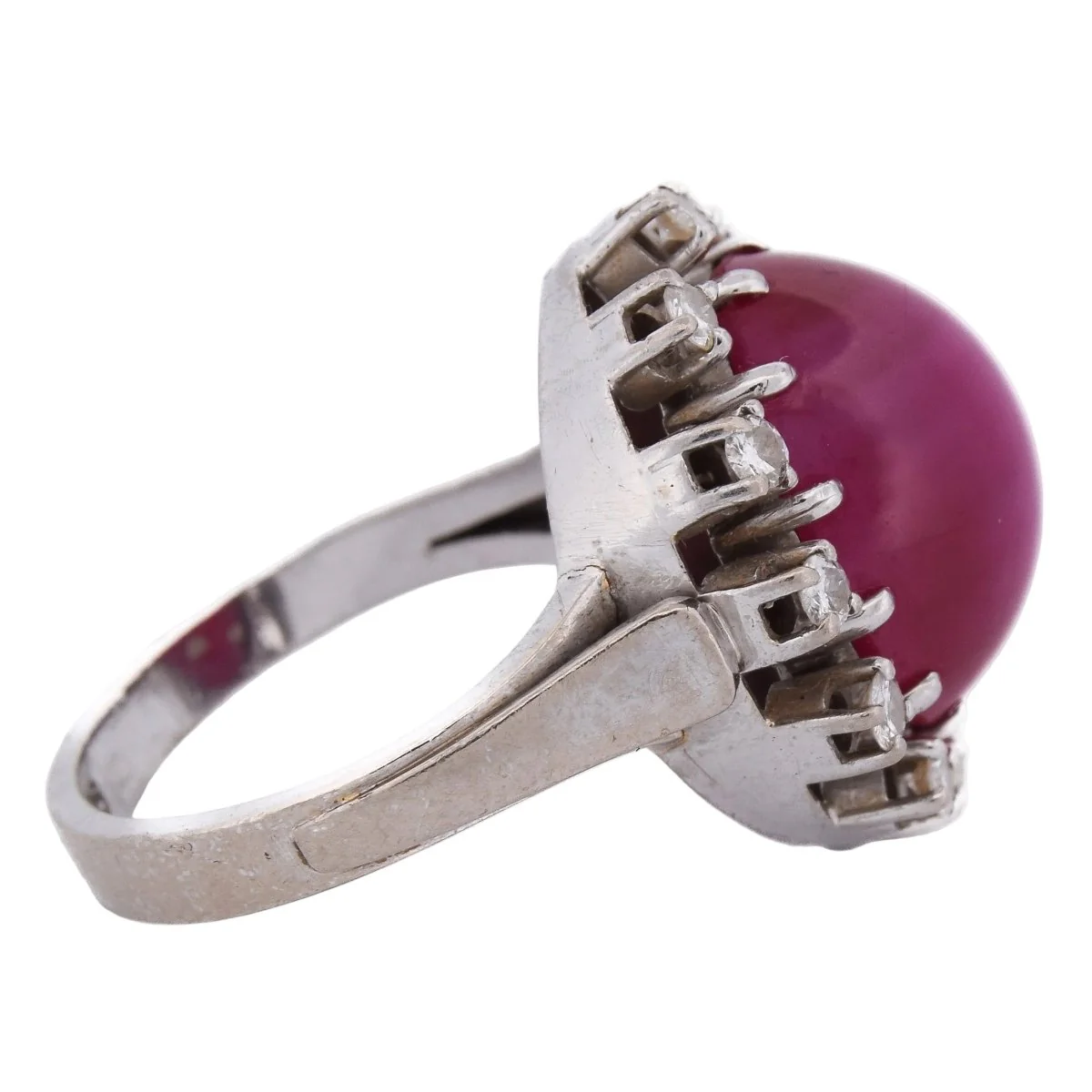 Bague Entourage en or blanc, rubis et diamants - Image 6