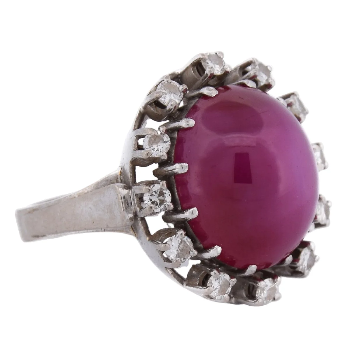 Bague Entourage en or blanc, rubis et diamants - Image 7