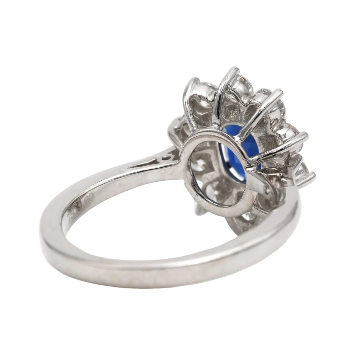 Bague Entourage en or blanc, saphir et diamants - Image 5