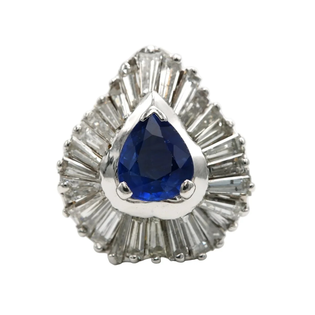 Bague Entourage en or blanc, saphir et diamants