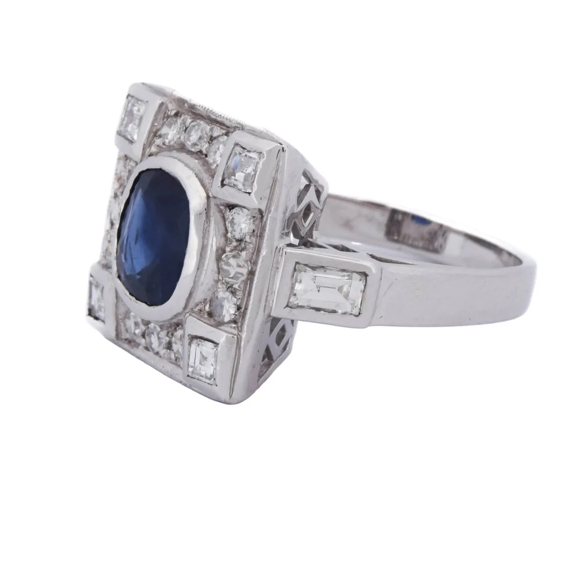 Bague Entourage en or blanc, saphir et diamants - Image 3