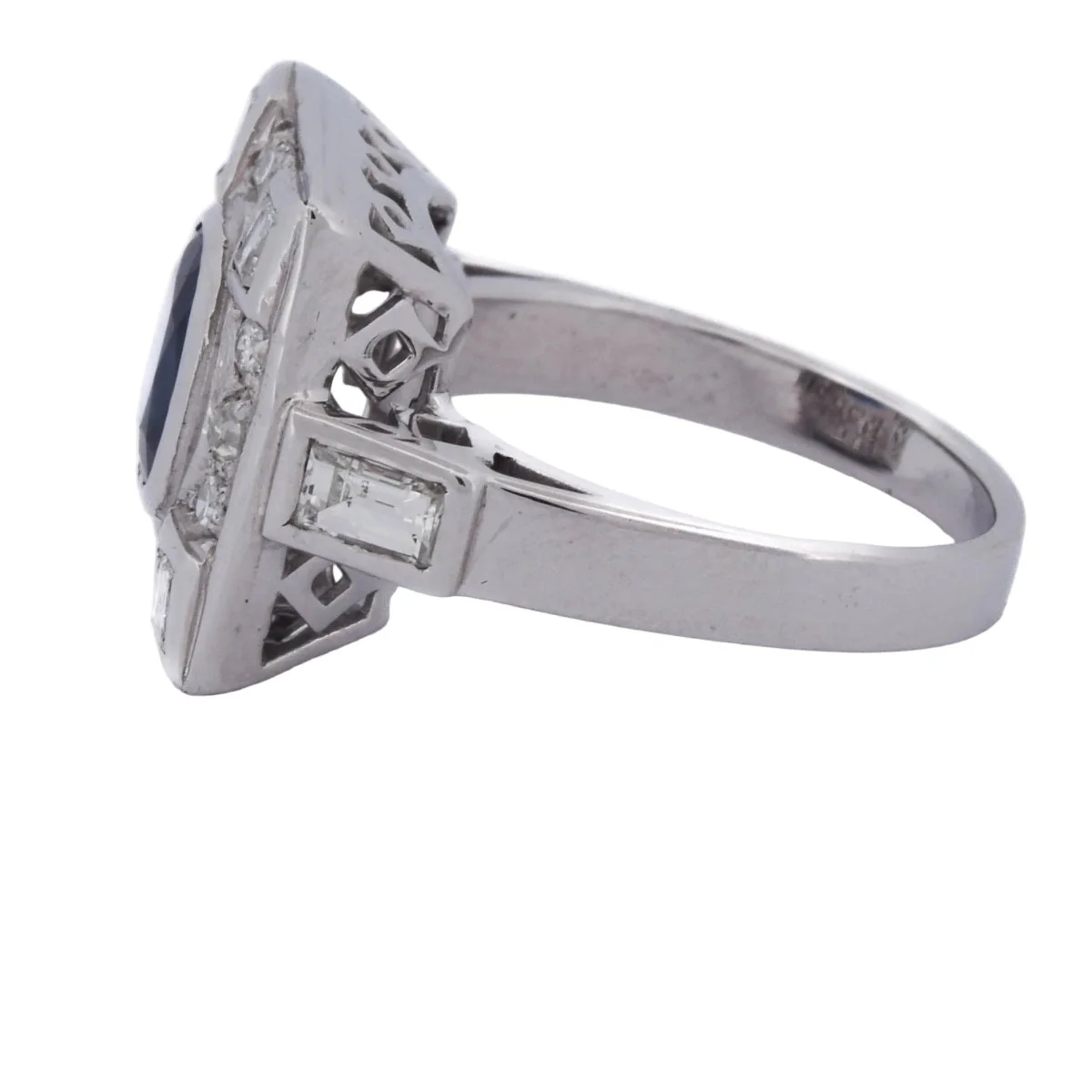 Bague Entourage en or blanc, saphir et diamants - Image 4
