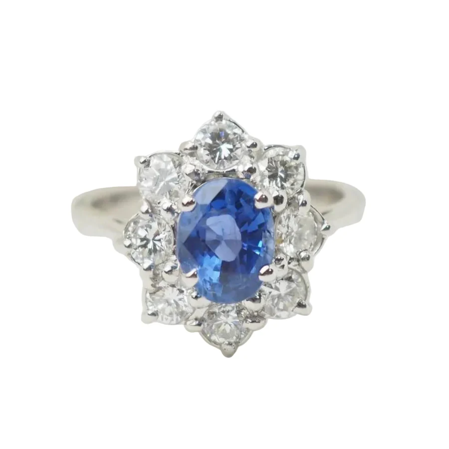 Bague Entourage en or blanc, saphir et diamants