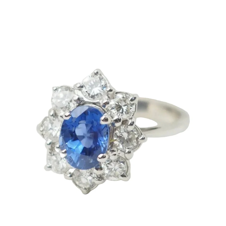 Bague Entourage en or blanc, saphir et diamants - Image 3