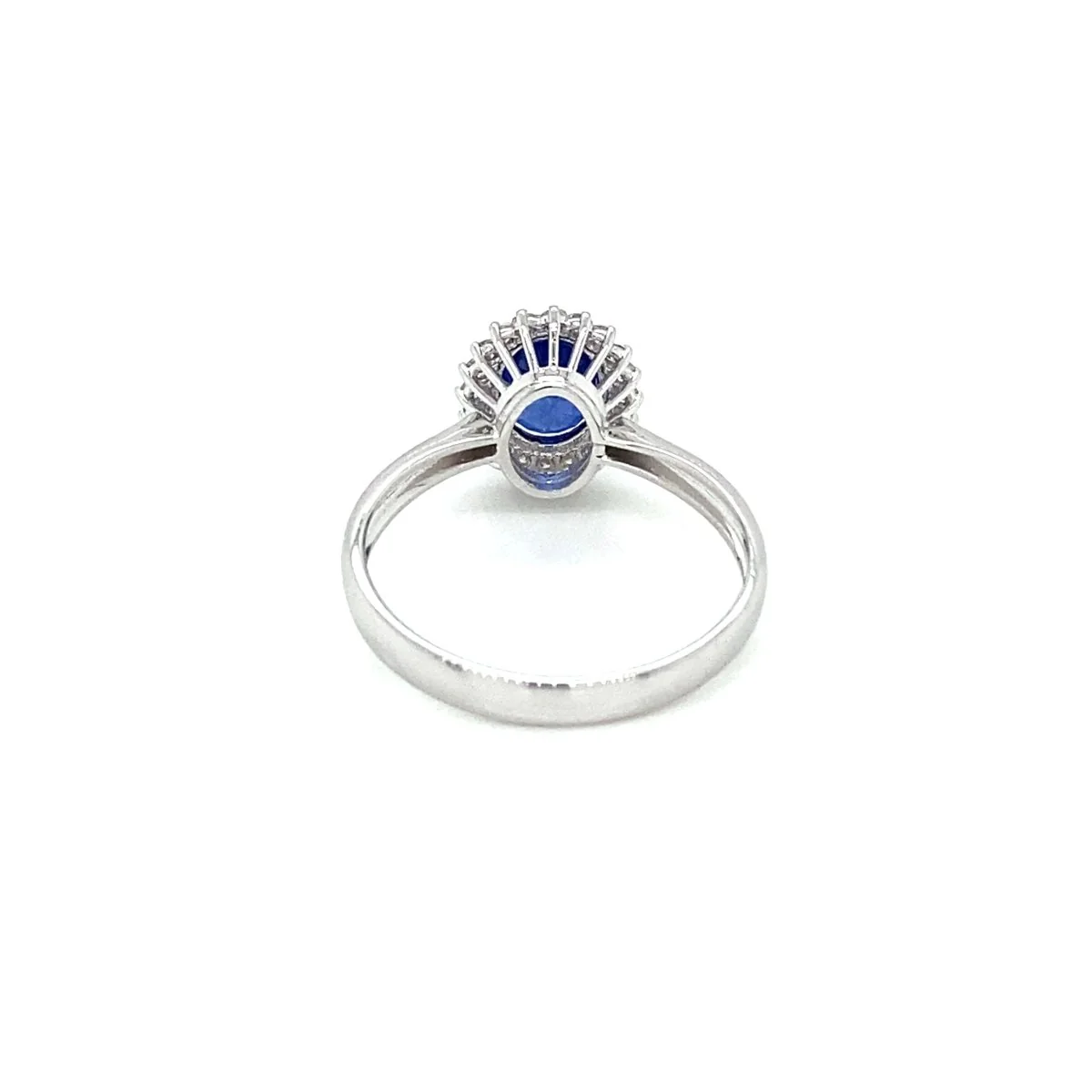 Bague Entourage en or blanc, saphir et diamants - Image 6