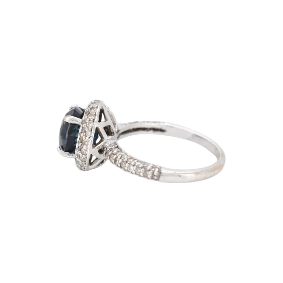 Bague Entourage en or blanc, saphir et diamants - Image 4
