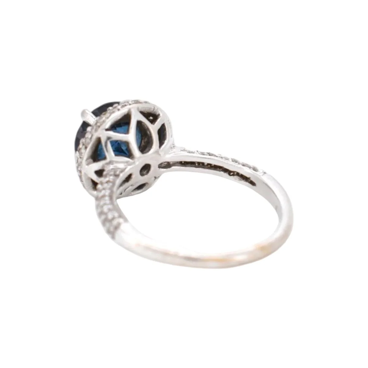 Bague Entourage en or blanc, saphir et diamants - Image 5