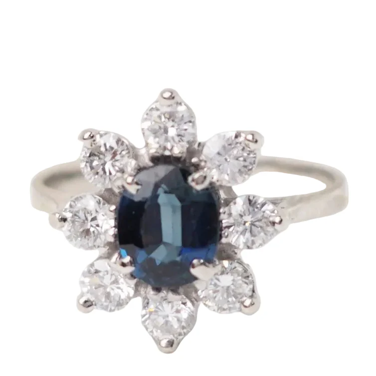 Bague Entourage en or blanc, saphir et diamants