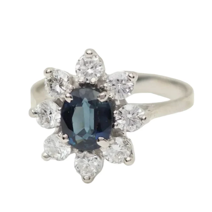 Bague Entourage en or blanc, saphir et diamants - Image 3