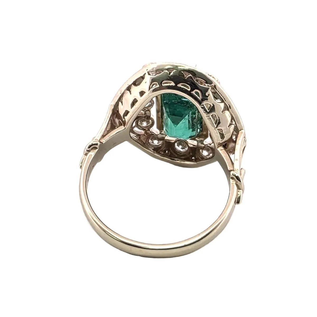 Bague Entourage en or jaune, émeraude et diamants - Image 4