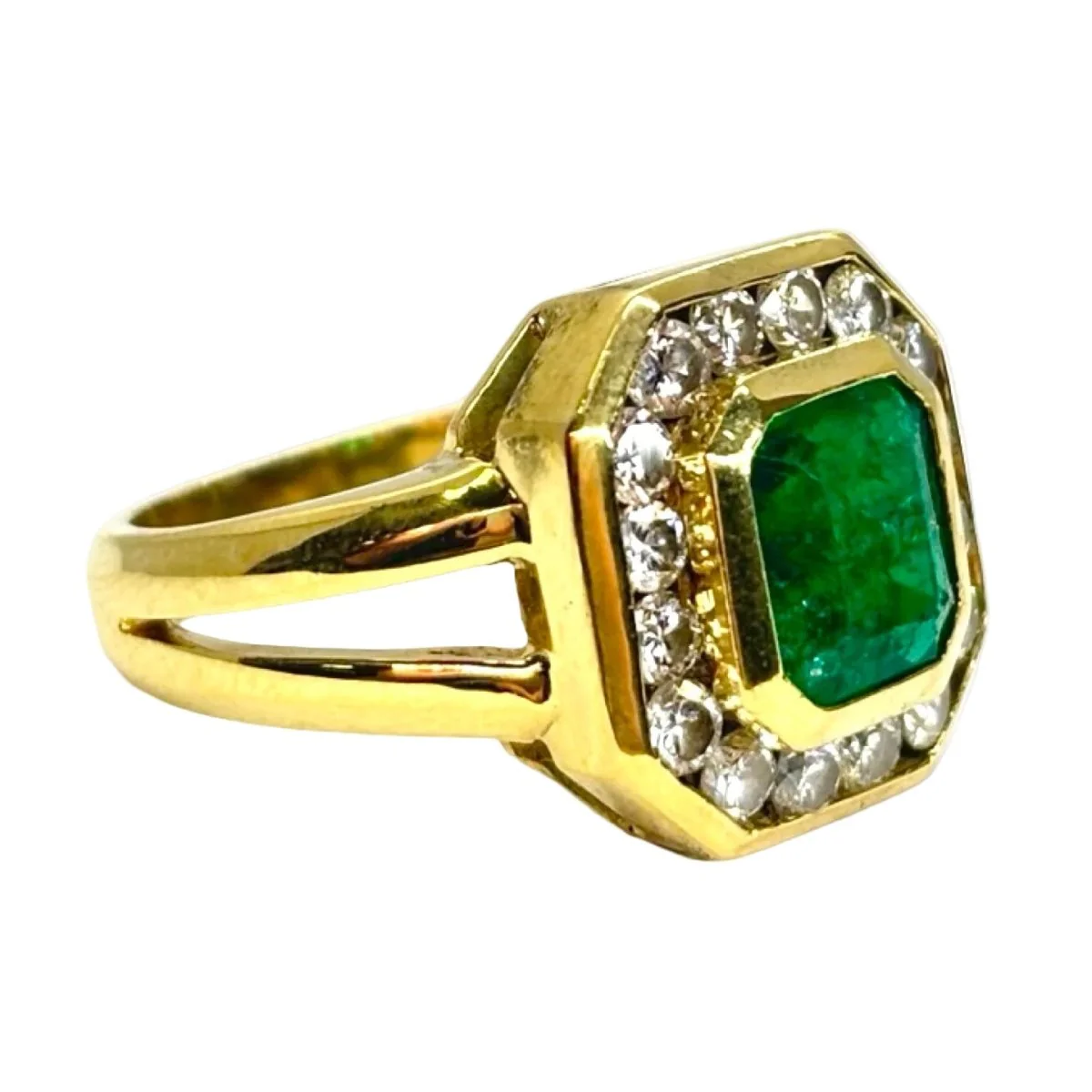 Bague Entourage en or jaune, émeraude et diamants - Image 5