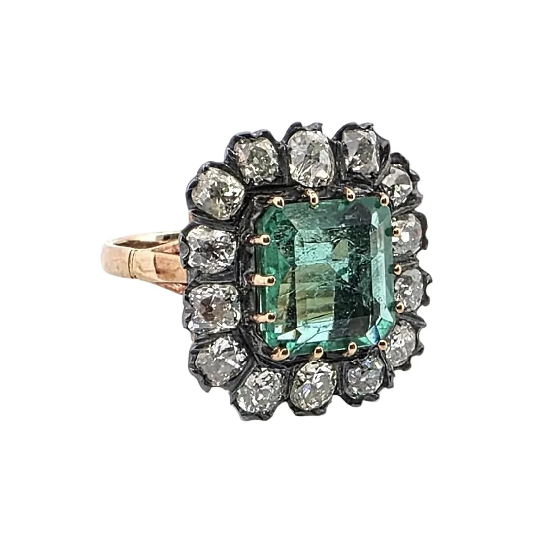 Bague Entourage en or jaune, émeraude et diamants - Image 4