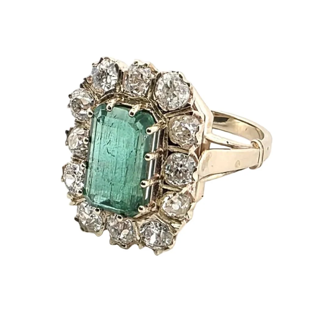 Bague Entourage en or jaune, émeraude et diamants - Image 2