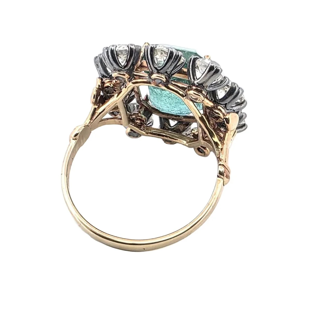 Bague Entourage en or jaune, émeraude et diamants - Image 4