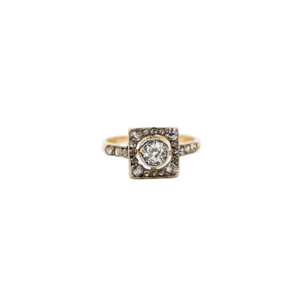 Bague Entourage en or jaune et diamants