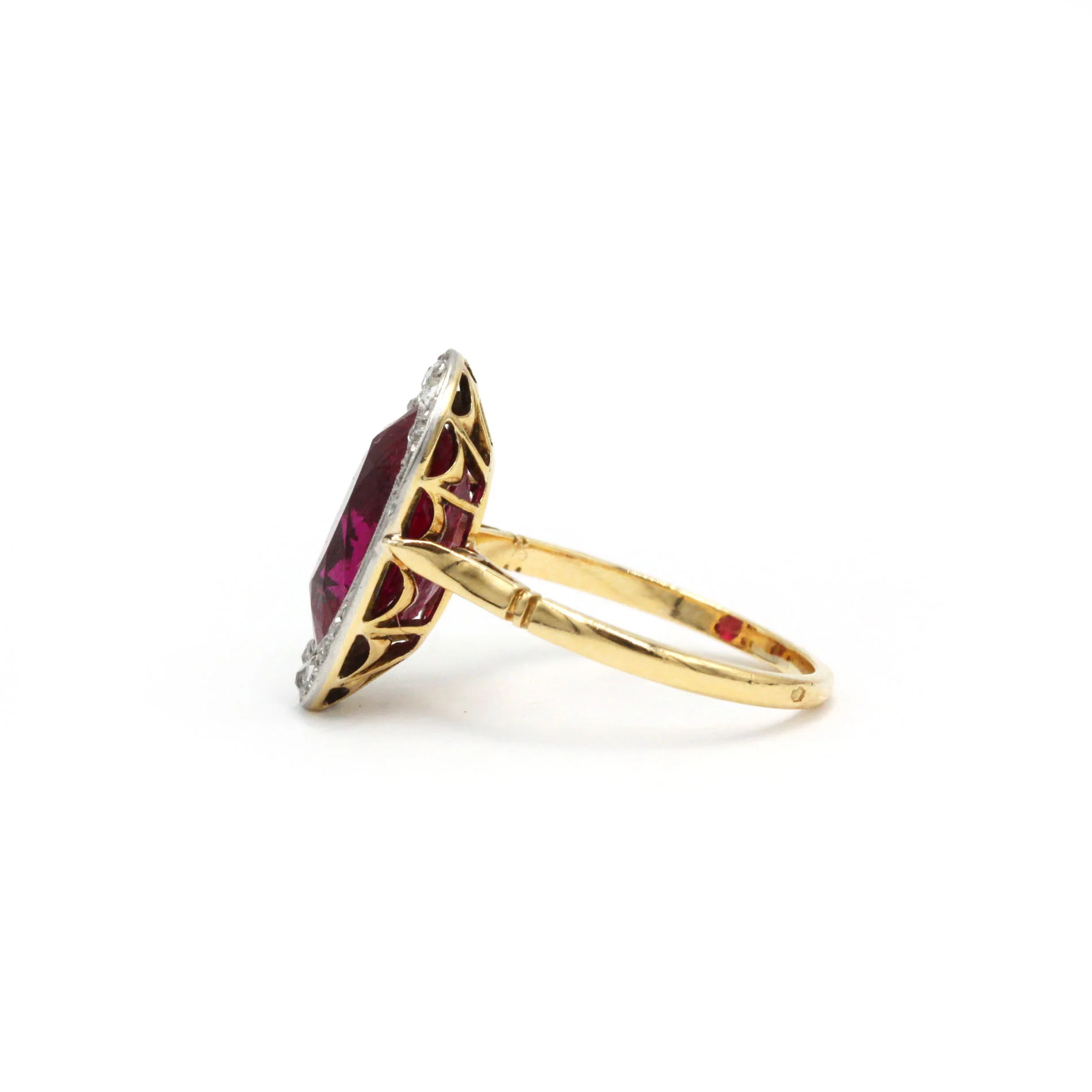 Bague Entourage en or jaune, or blanc, rubis et diamants - Image 2