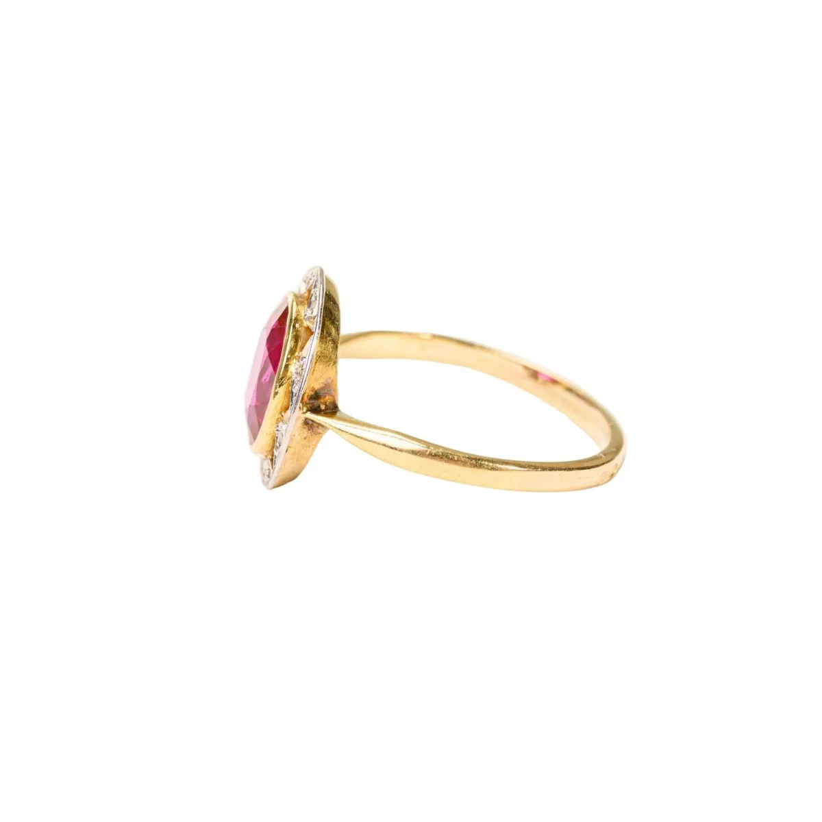 Bague Entourage en or jaune, platine, rubis et diamants - Image 3
