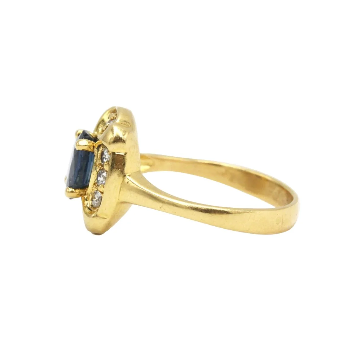 Bague Entourage en or jaune, saphir et diamants - Image 2